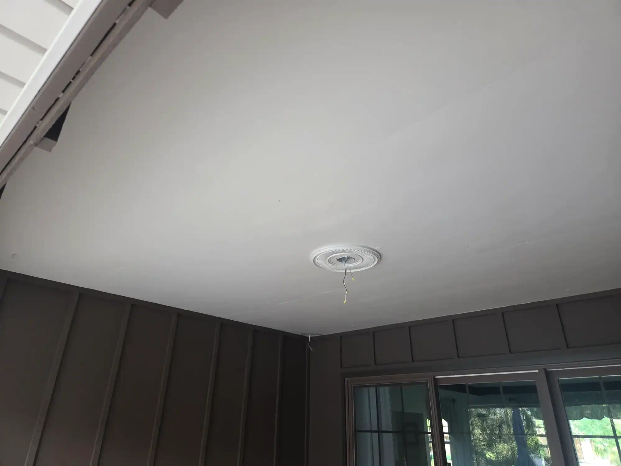 Residential painting Northern Cincinnati - white ceiling with decorative medallion and professional finish